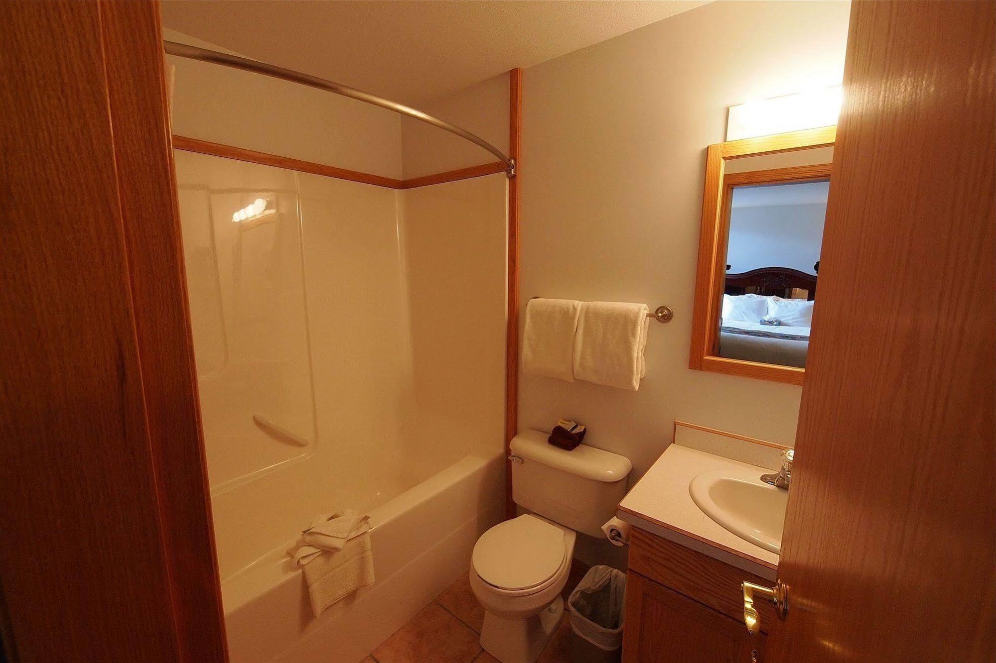 Executive House Suites Hotel & Conference Centre Хай Левъл Стая снимка