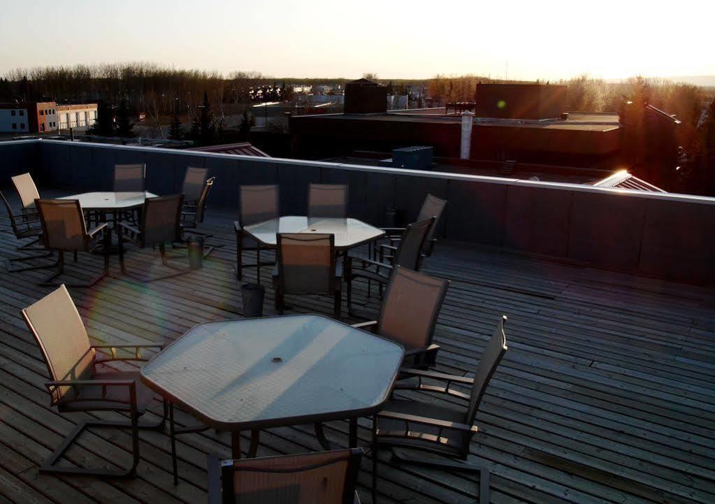 Executive House Suites Hotel & Conference Centre Хай Левъл Екстериор снимка